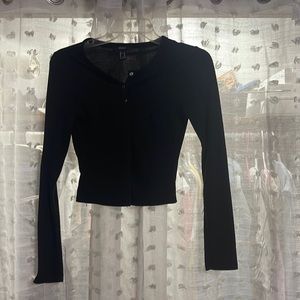 Cropped Long sleeve.